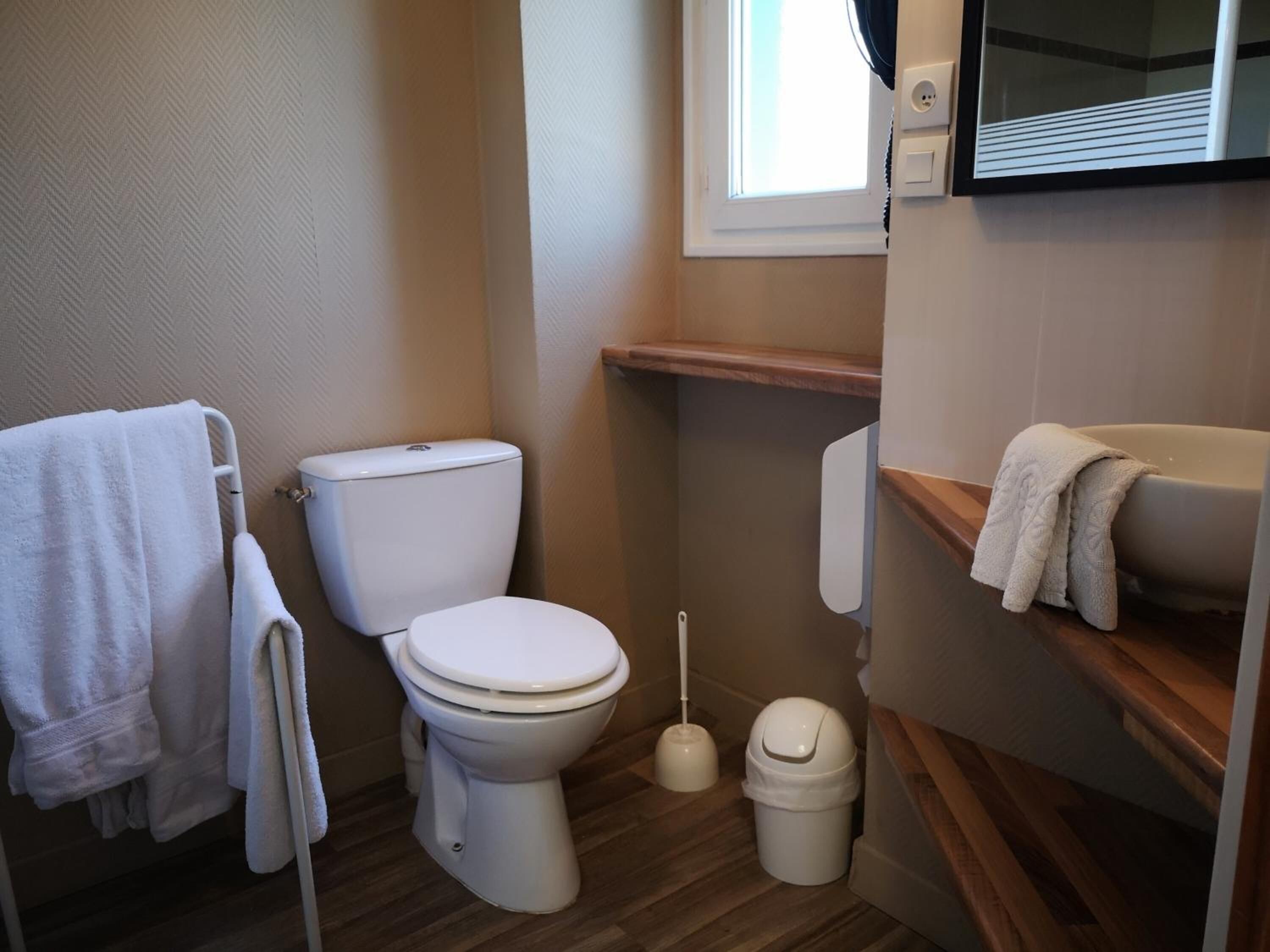 comfort, one double bed | bathroom | free toiletries, hair dryer, towels