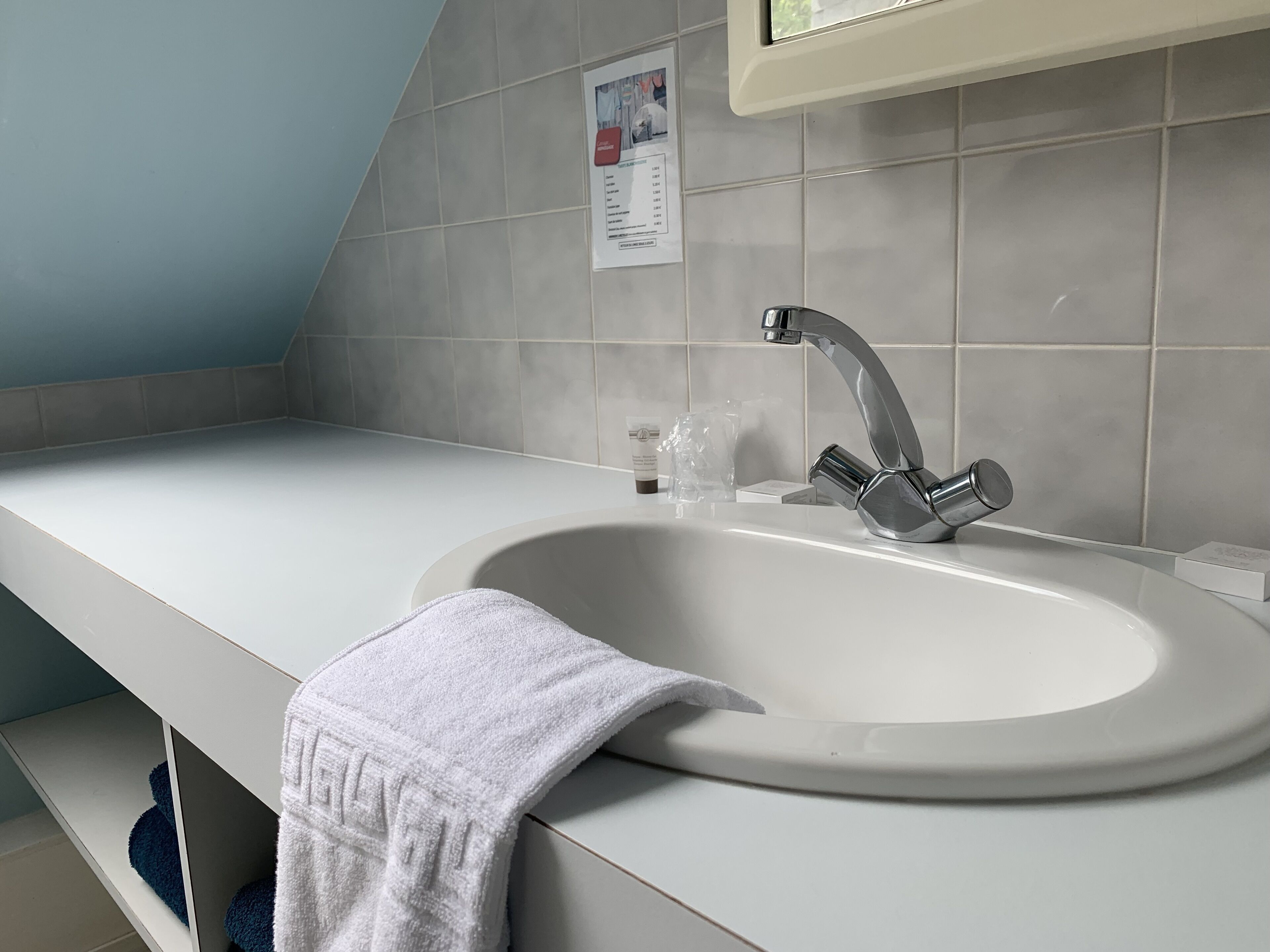 family room, multiple beds | bathroom | free toiletries, hair dryer, towels