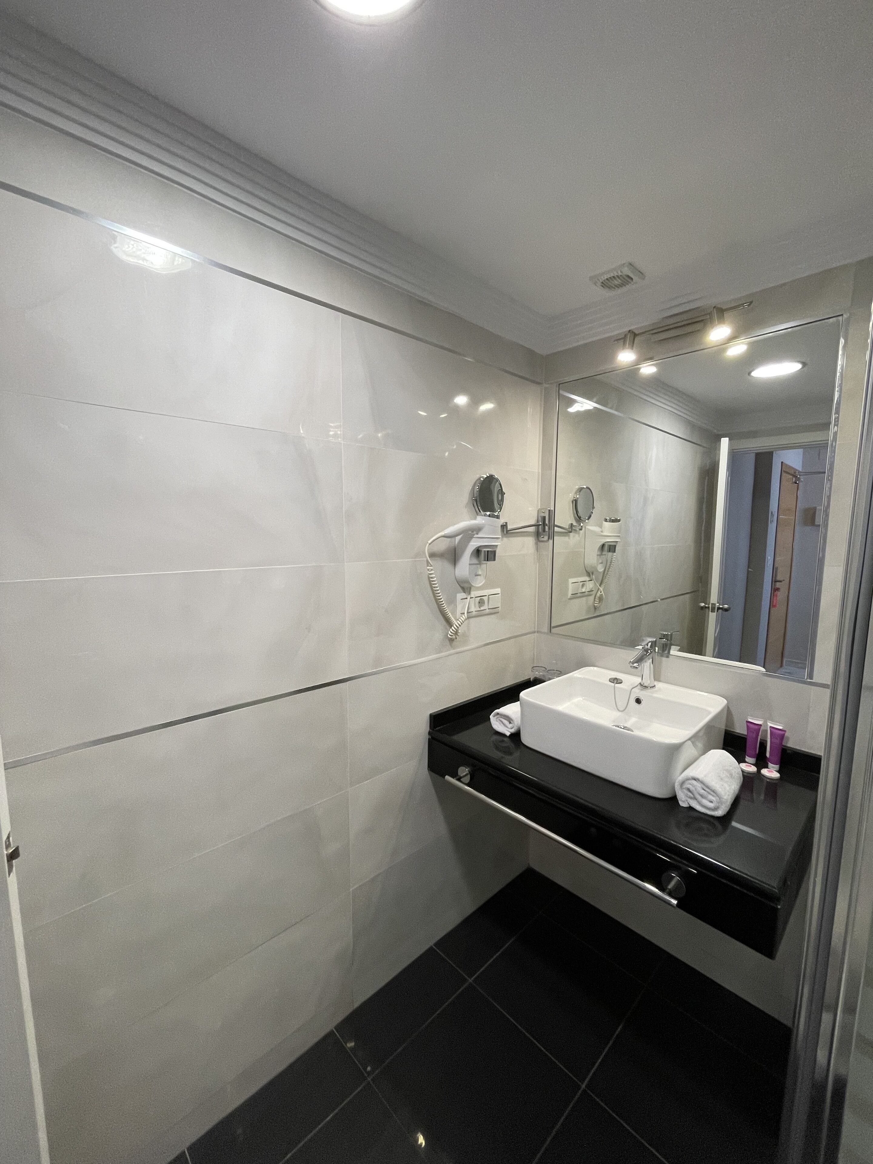 double room, pool access | bathroom | free toiletries, hair dryer, towels, soap
