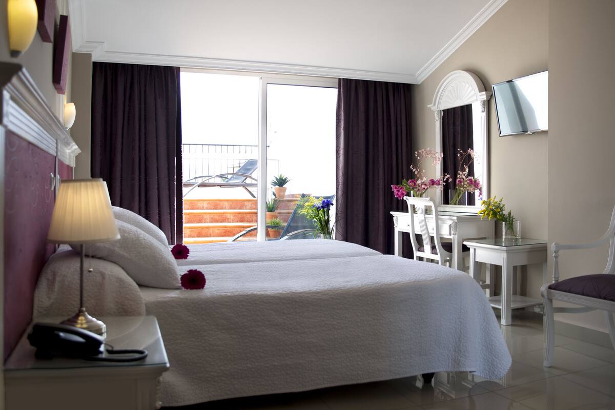 traditional twin room, terrace, sea view | 1 bedroom, premium bedding, down duvets, select comfort beds
