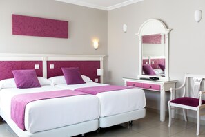 Premium bedding, down duvets, Select Comfort beds, minibar - Plaza Cavana (Nerja)