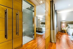 Minibar, in-room safe, individually decorated, individually furnished - Sansi Barcelona (Barcelona)