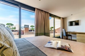 Minibar, in-room safe, individually decorated, individually furnished - Sansi Barcelona (Barcelona)