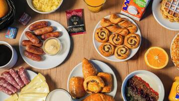 Petit déjeuner buffet servi tous les jours en supplément