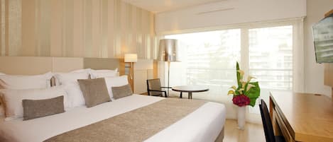 Coffres-forts dans les chambres, ameublement personnalisé, bureau