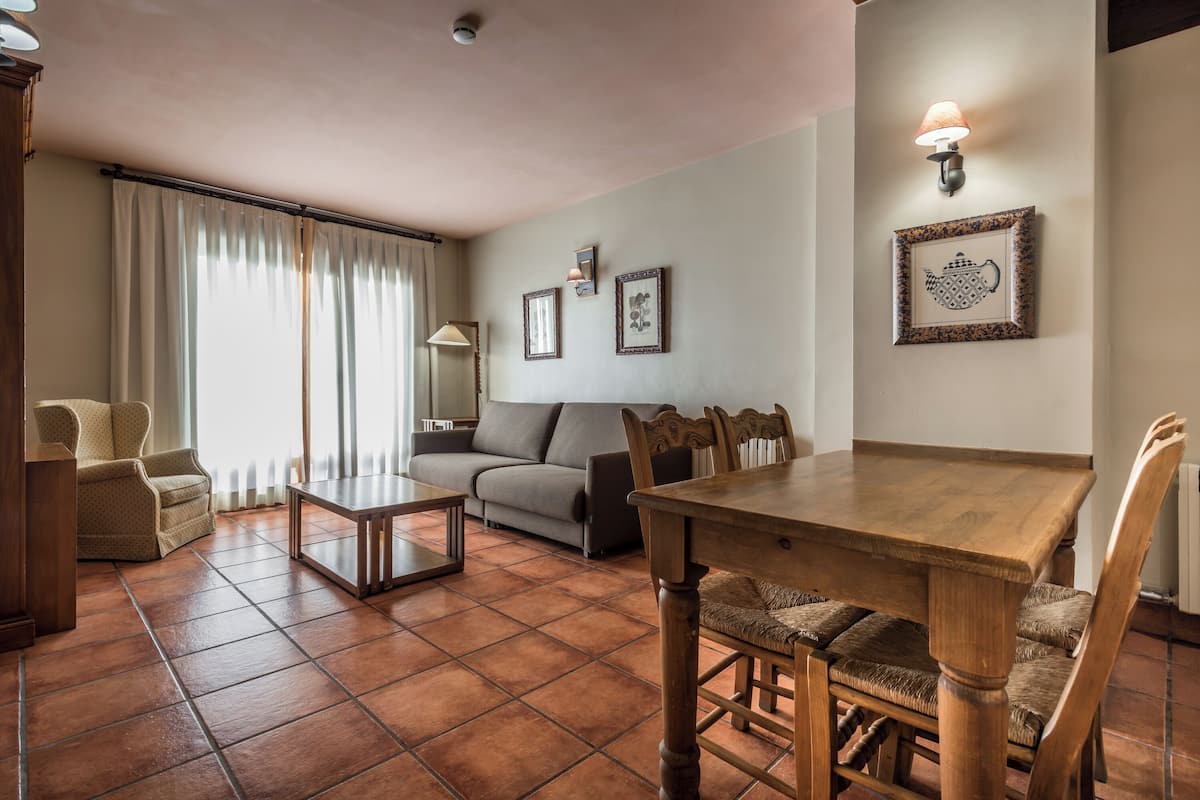 Desk, cots/infant beds, free WiFi, bed sheets