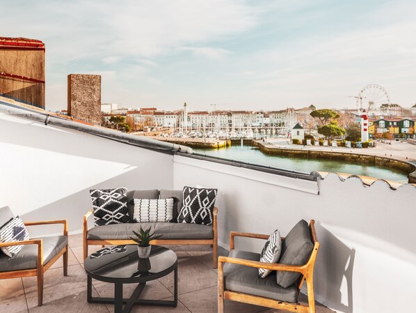 Suite Junior, terrasse, vue port | Vue de la chambre