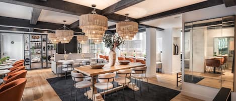 Petit déjeuner buffet (20 EUR par personne)