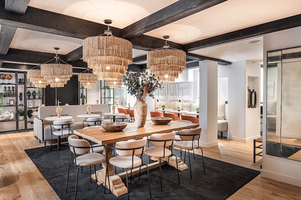 Desayuno buffet diario (EUR 20 por persona)
