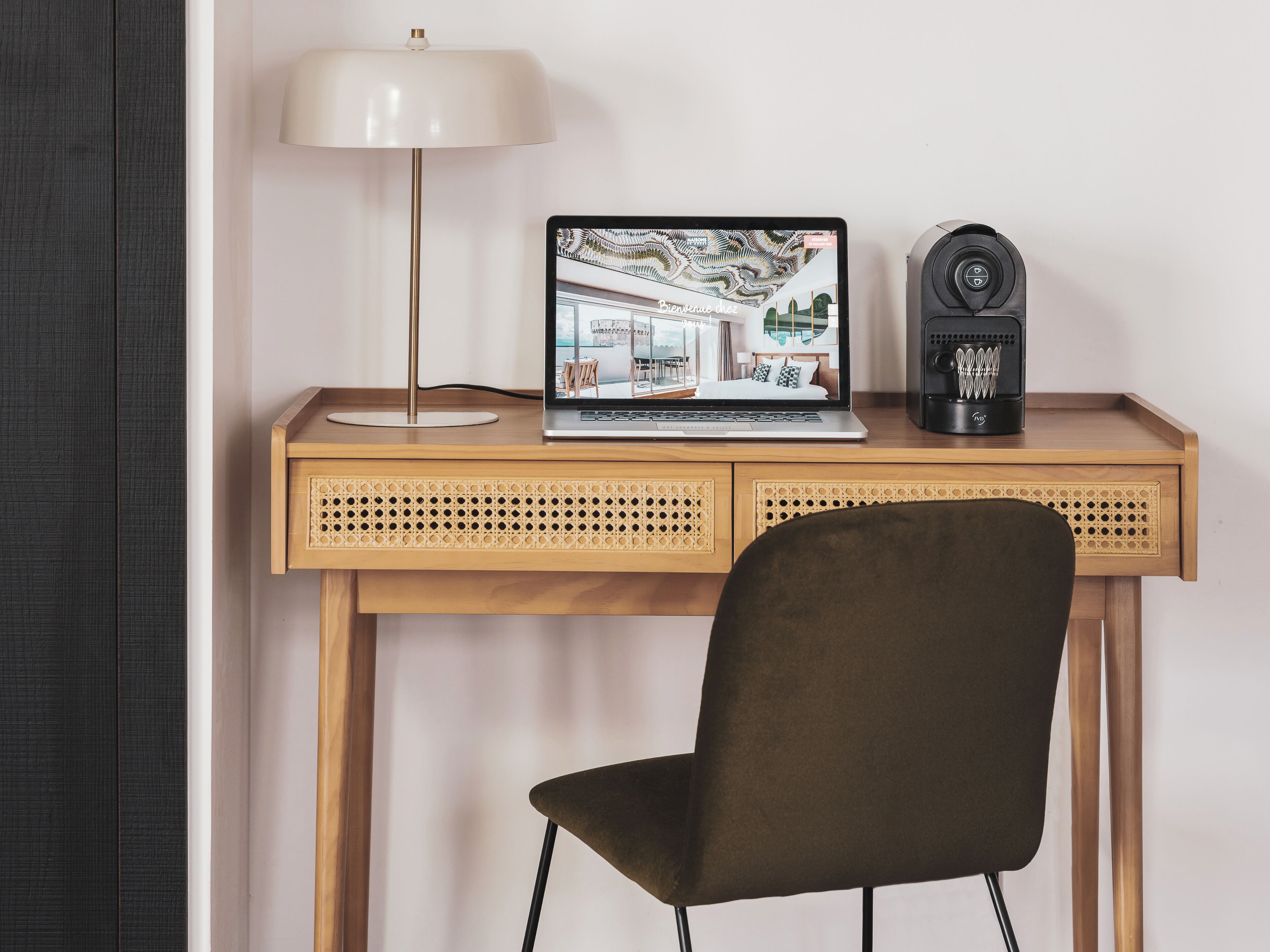 comfort room | premium bedding, in-room safe, desk, soundproofing