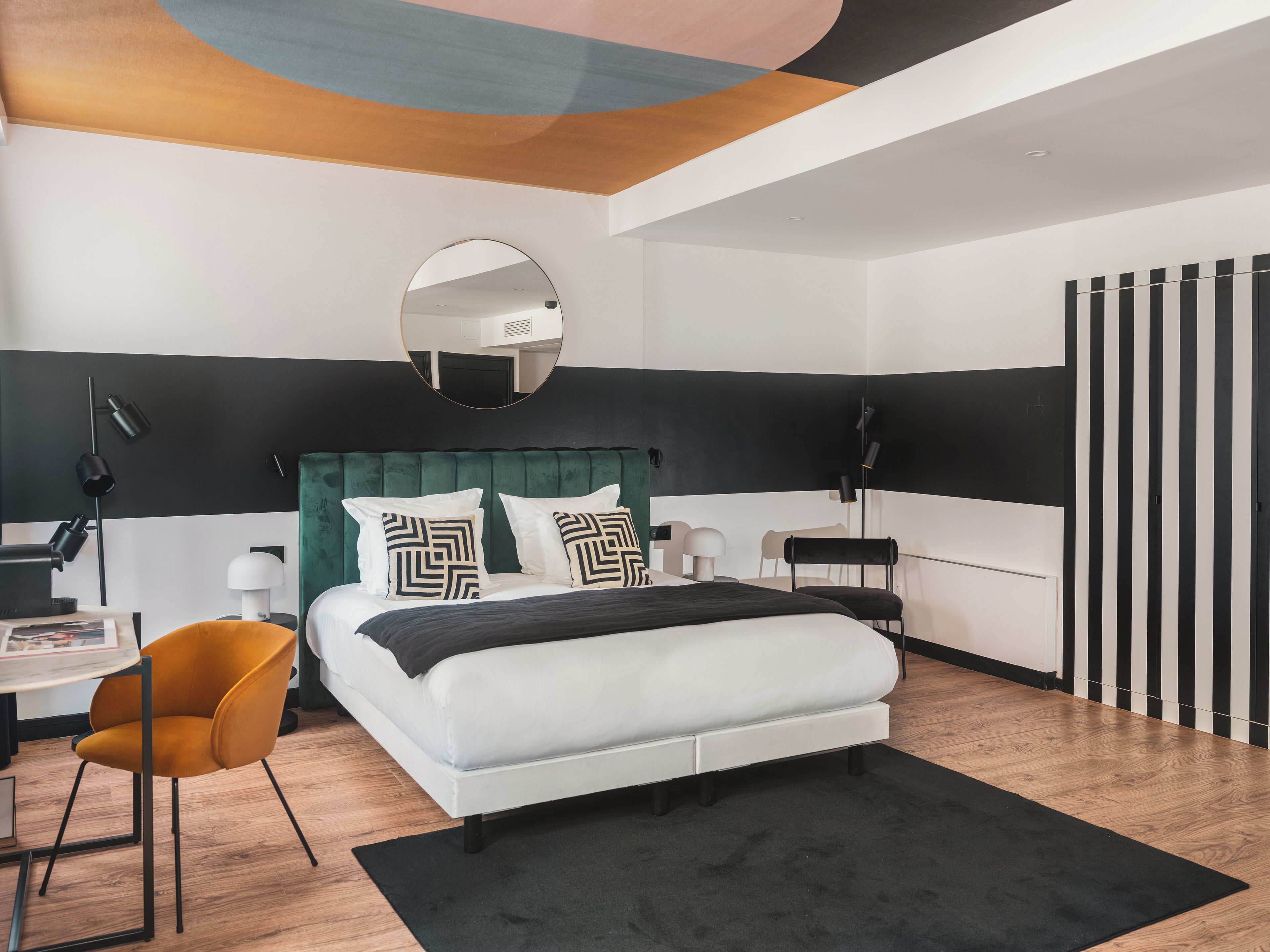 family room 4 persons | premium bedding, in-room safe, desk, soundproofing