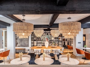 Tägliches Frühstücksbuffet gegen Gebühr