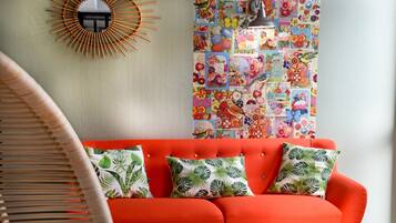 Coin salon dans le hall