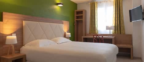Comfort Double Room | Premium bedding, desk, iron/ironing board, free WiFi