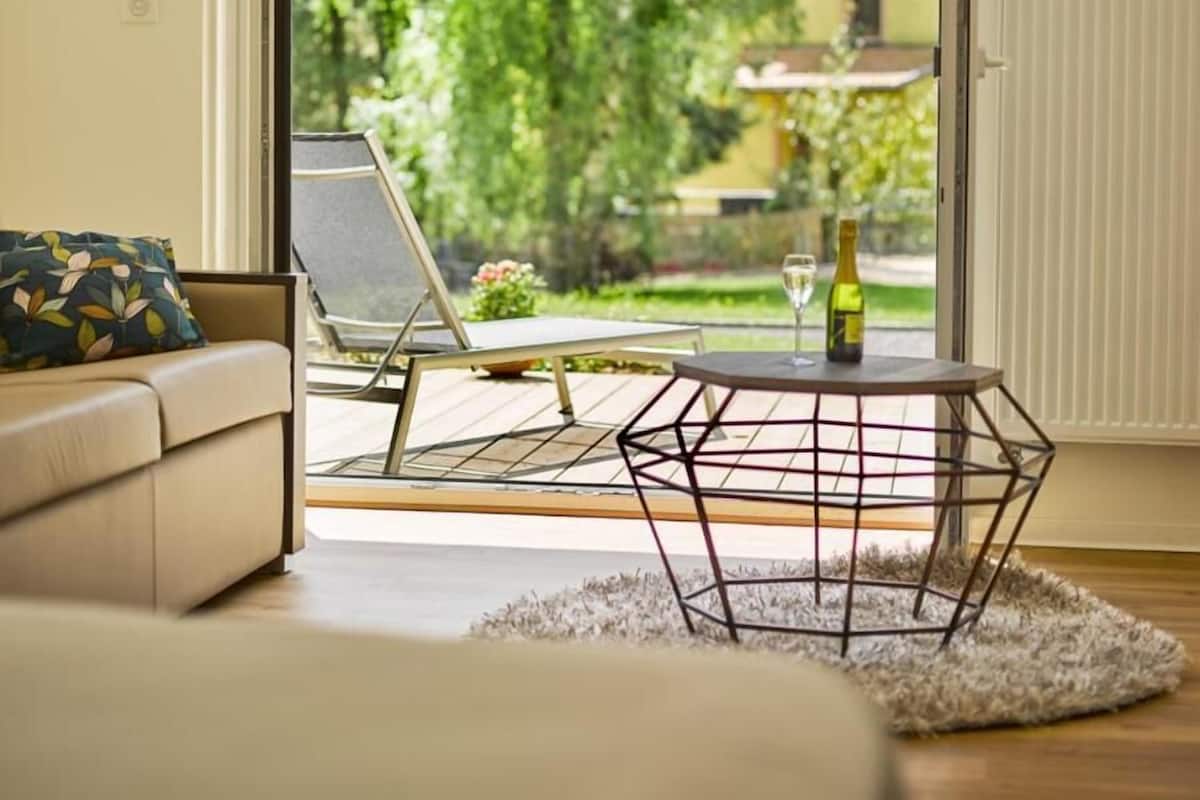 iron/ironing board, free wifi