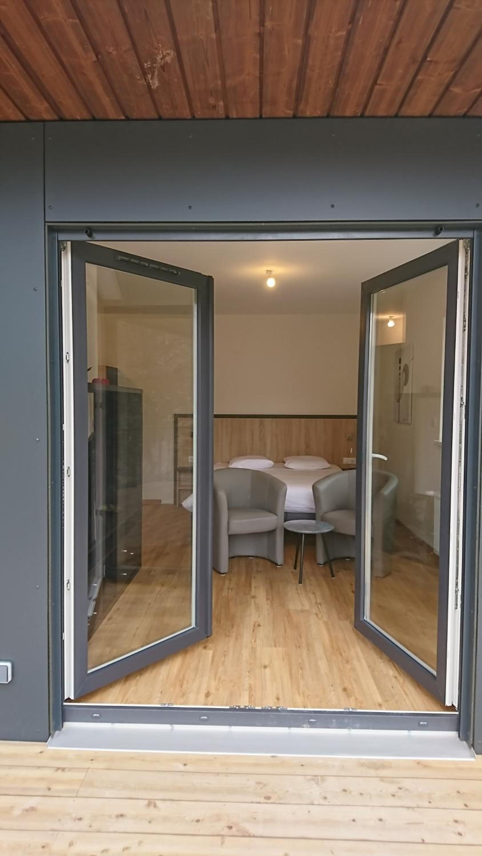 iron/ironing board, free wifi