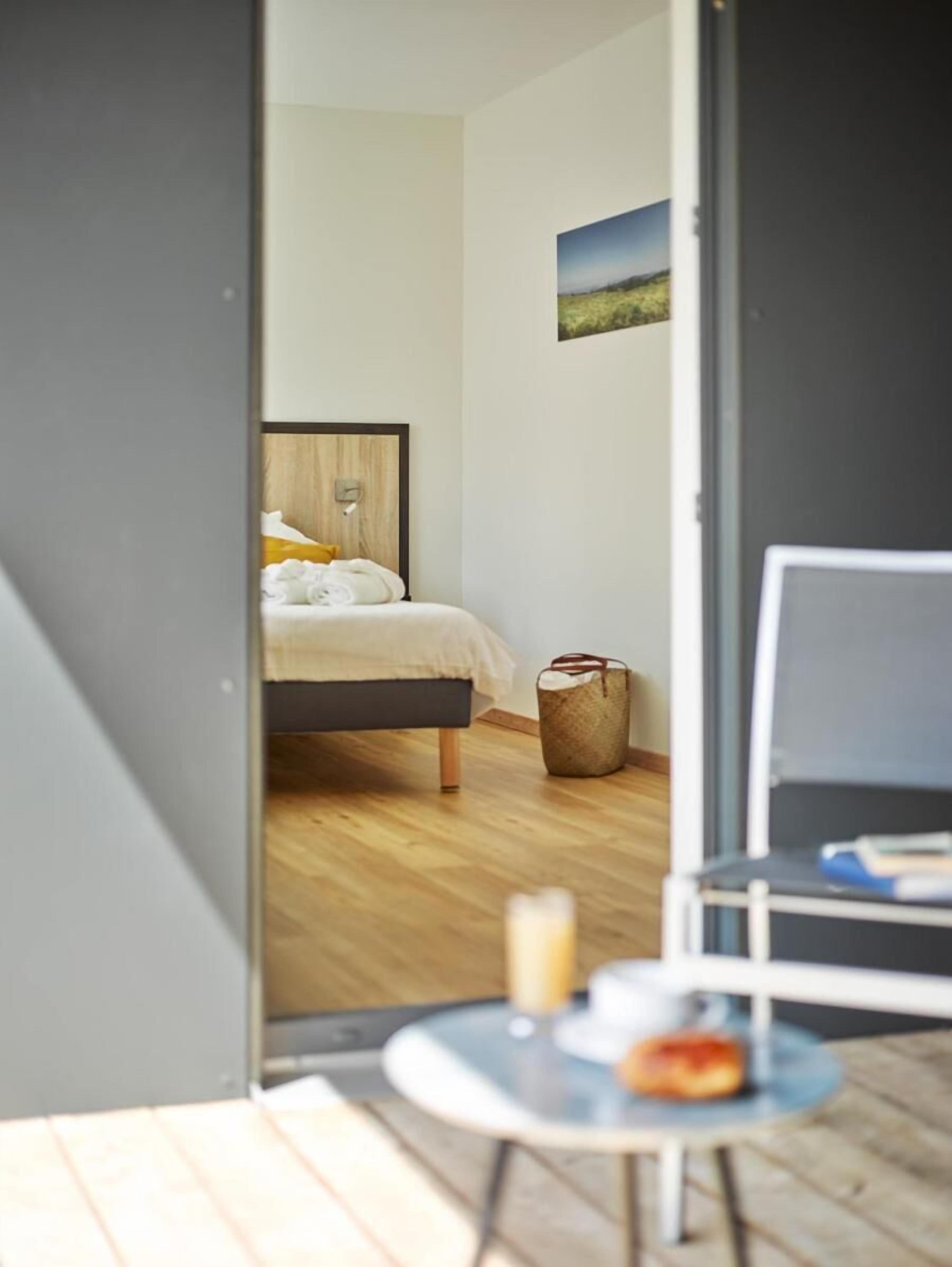 iron/ironing board, free wifi