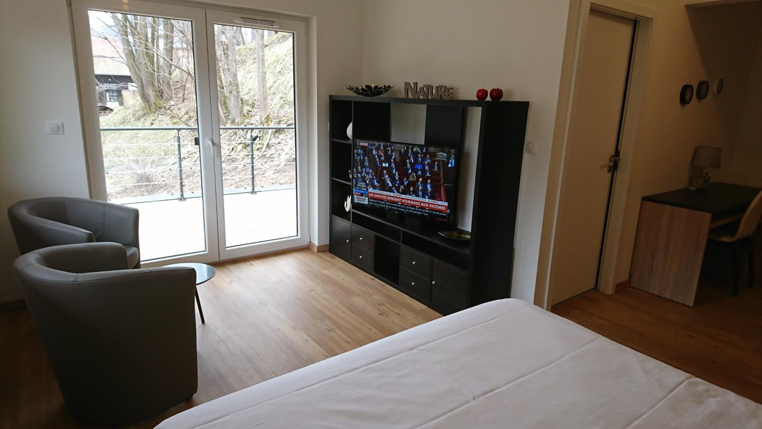 iron/ironing board, free wifi