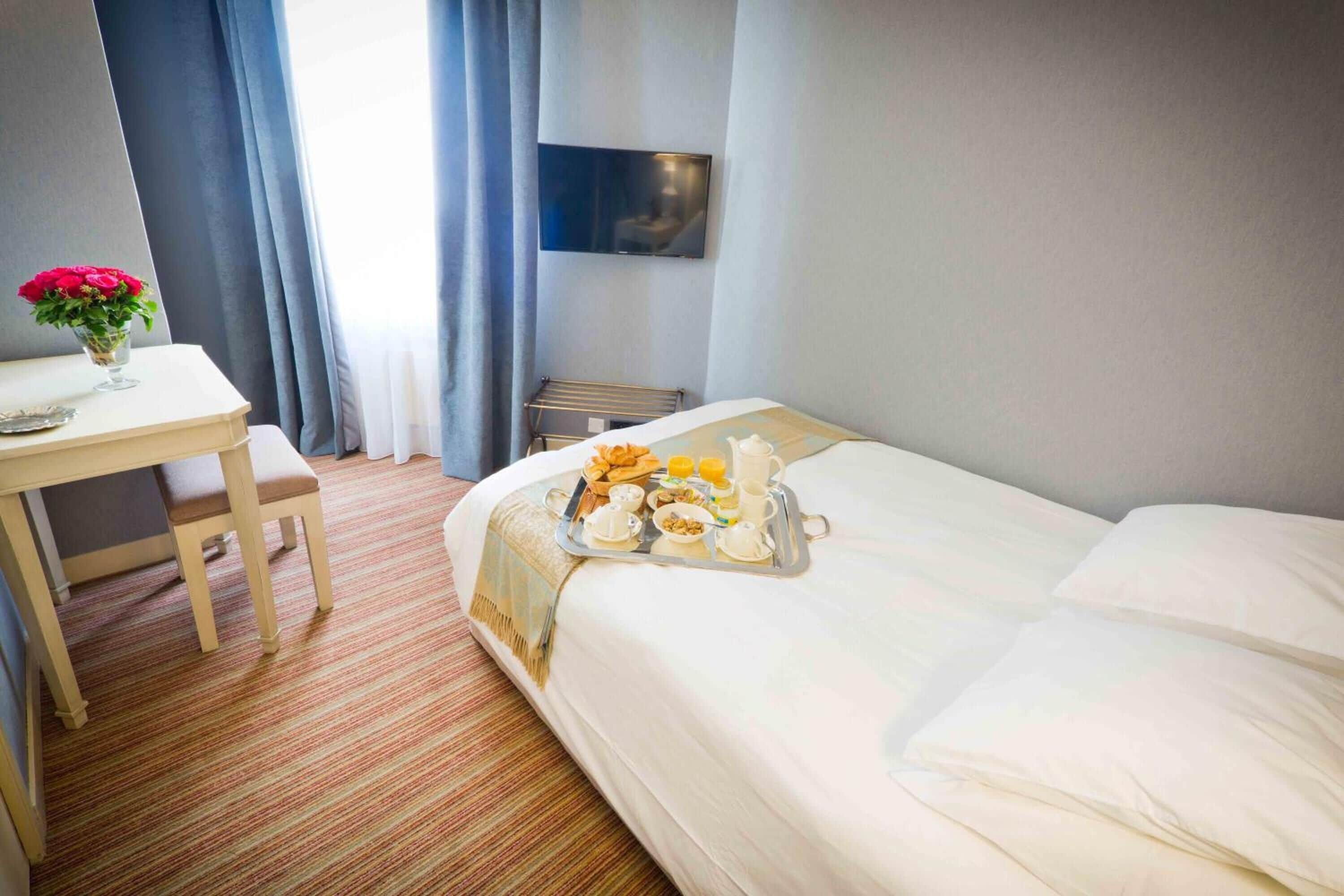 desk, laptop workspace, blackout curtains, free cots/infant beds