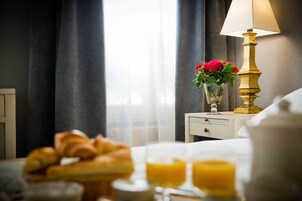 책상, 노트북 작업 공간, 암막 커튼, 무료 유아용 침대