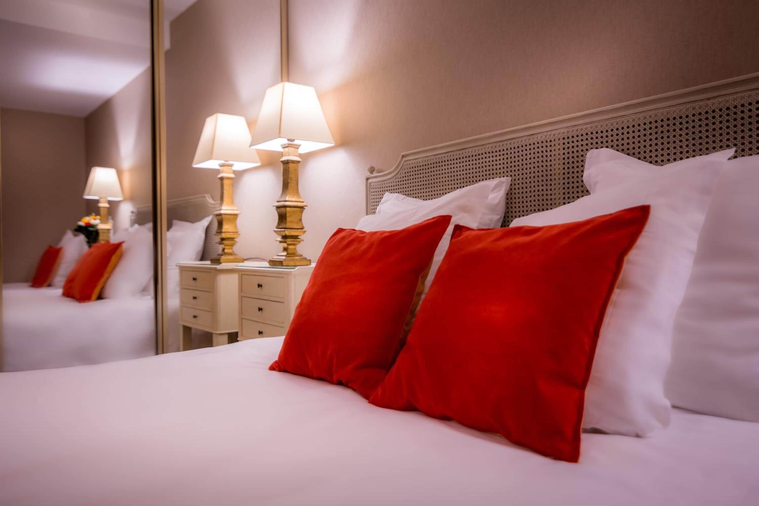 desk, laptop workspace, blackout curtains, free cots/infant beds