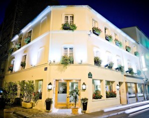 Front of property - Hôtel Champerret Héliopolis (Paris)