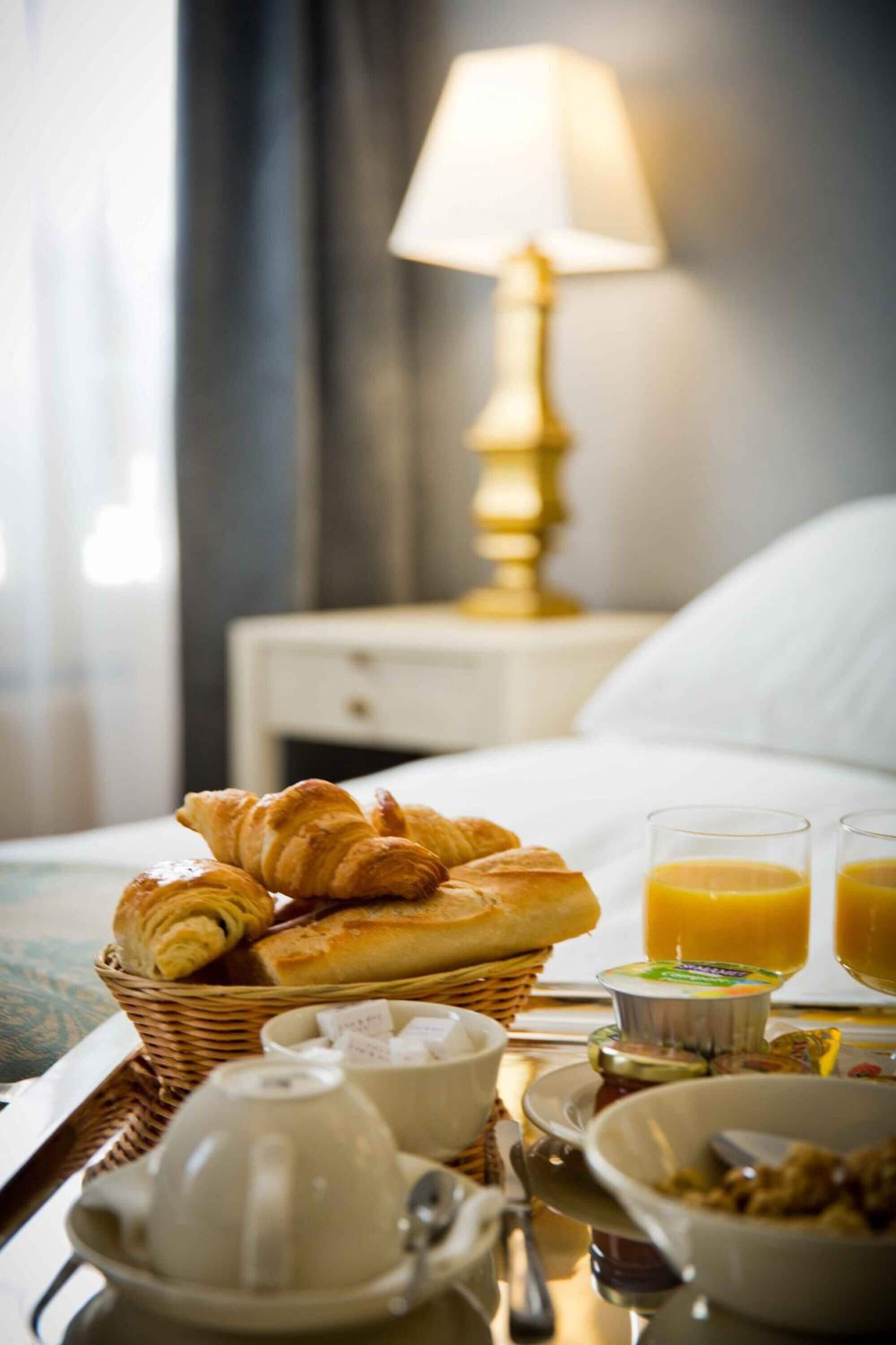 desk, laptop workspace, blackout curtains, free cots/infant beds