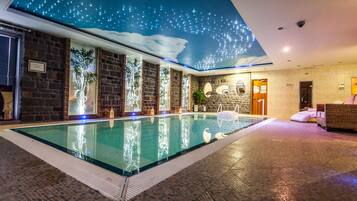 Couples treatment rooms, sauna, hot tub, steam room, body treatments