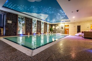 Couples treatment room(s), sauna, hot tub, steam room, body treatments