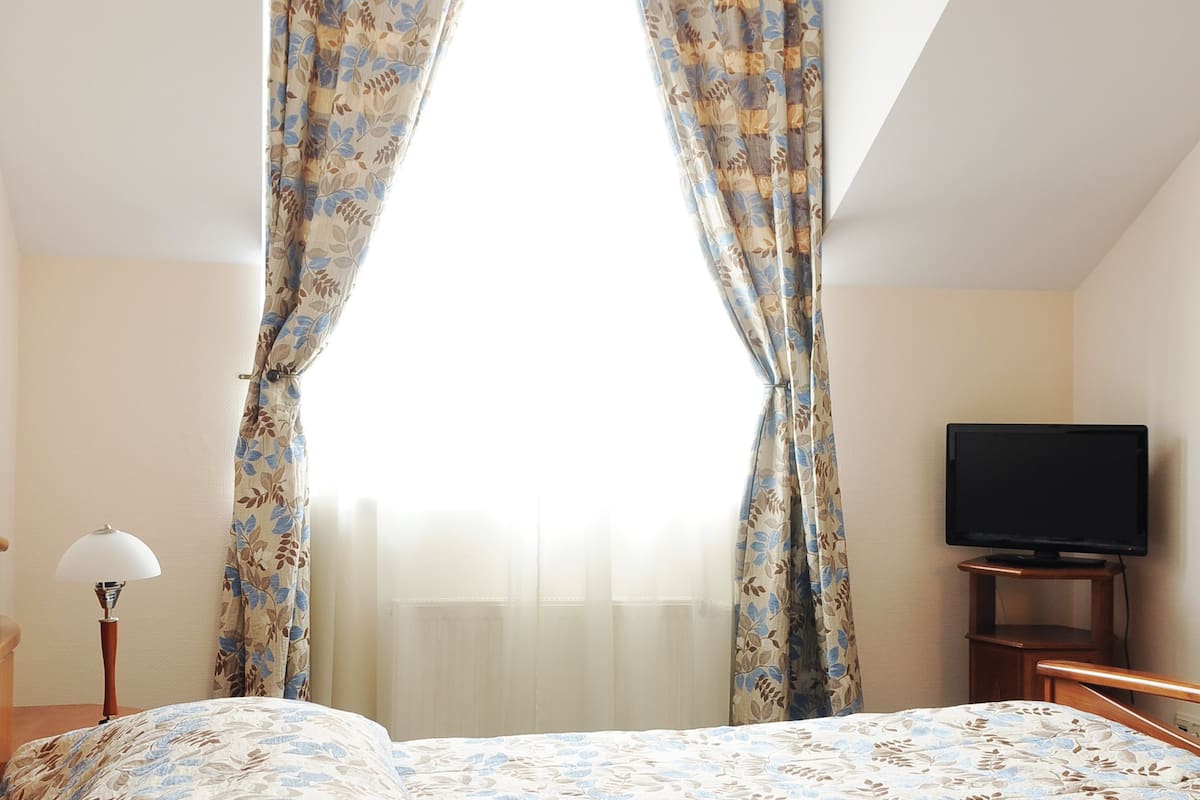 desk, soundproofing, iron/ironing board, free wifi