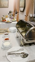 Desayuno buffet diario (EUR 10 por persona)