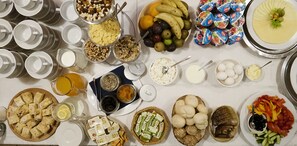 Desayuno buffet diario (EUR 10 por persona)