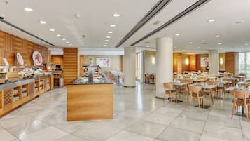 Petit déjeuner buffet (15.5 EUR par personne)