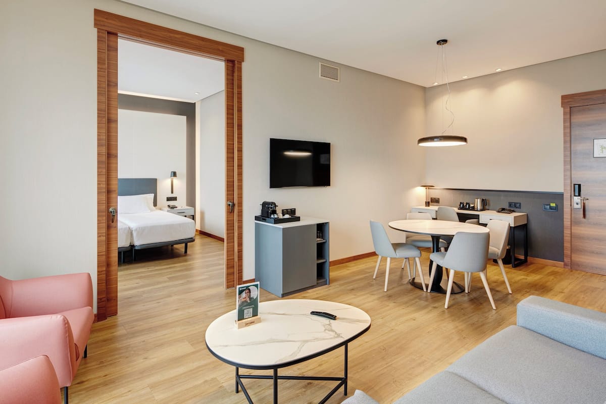 Premium bedding, down comforters, minibar, in-room safe