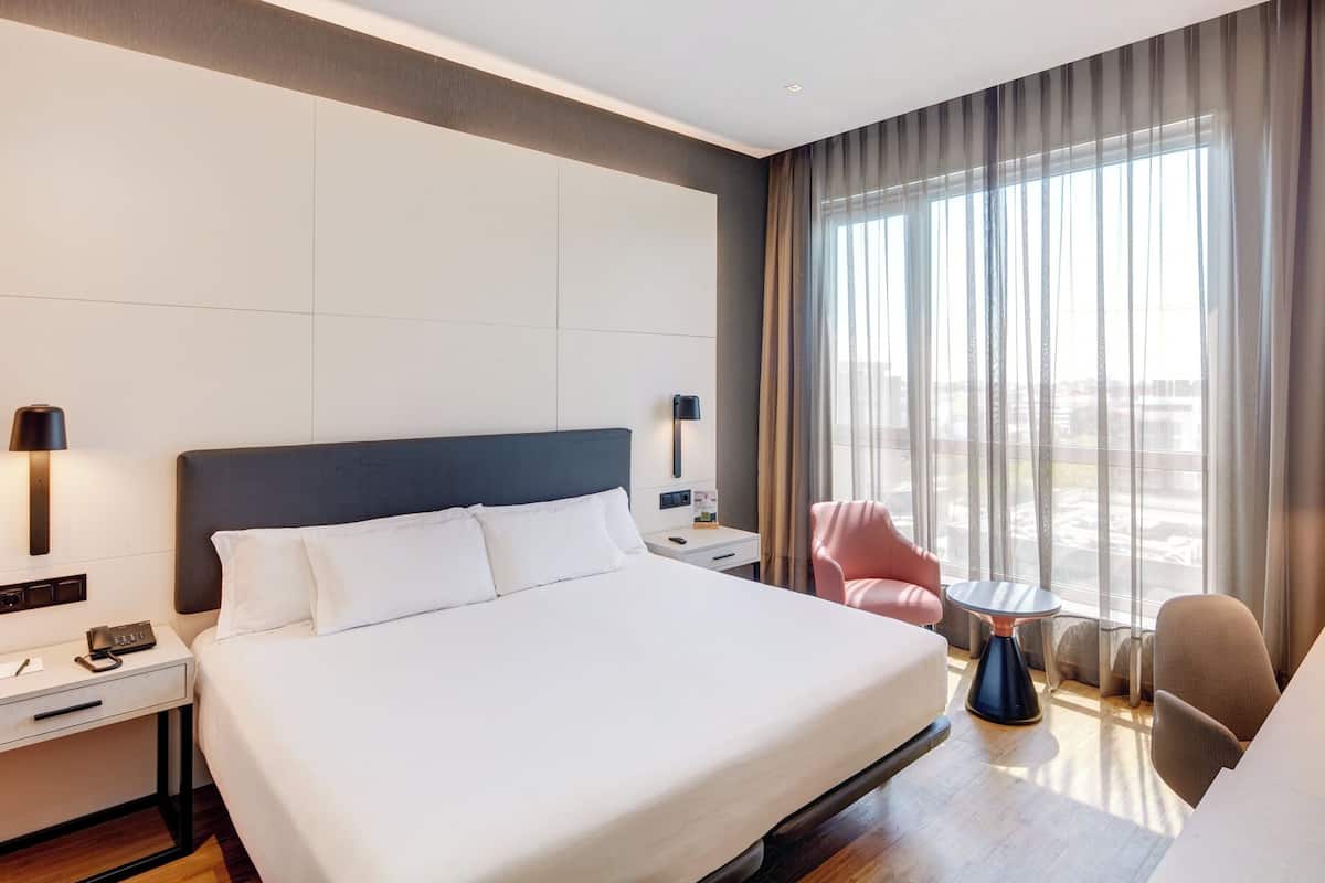 Premium bedding, down duvets, minibar, in-room safe