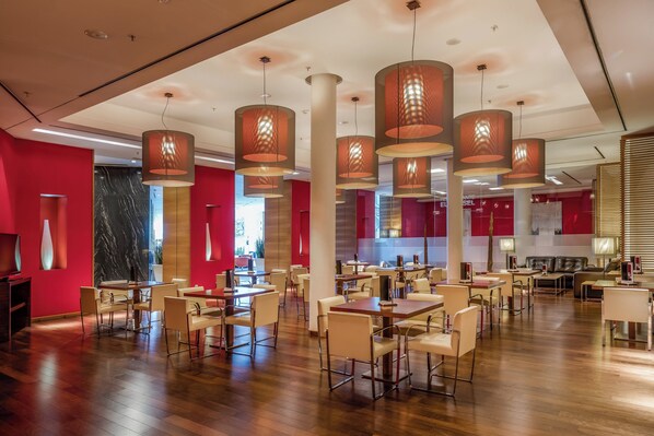 Lunch and dinner served - Sercotel Sorolla Palace Hotel (Valencia)