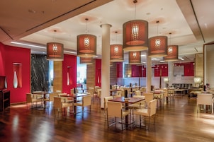 Öğle yemeği ve akşam yemeği sunulur 