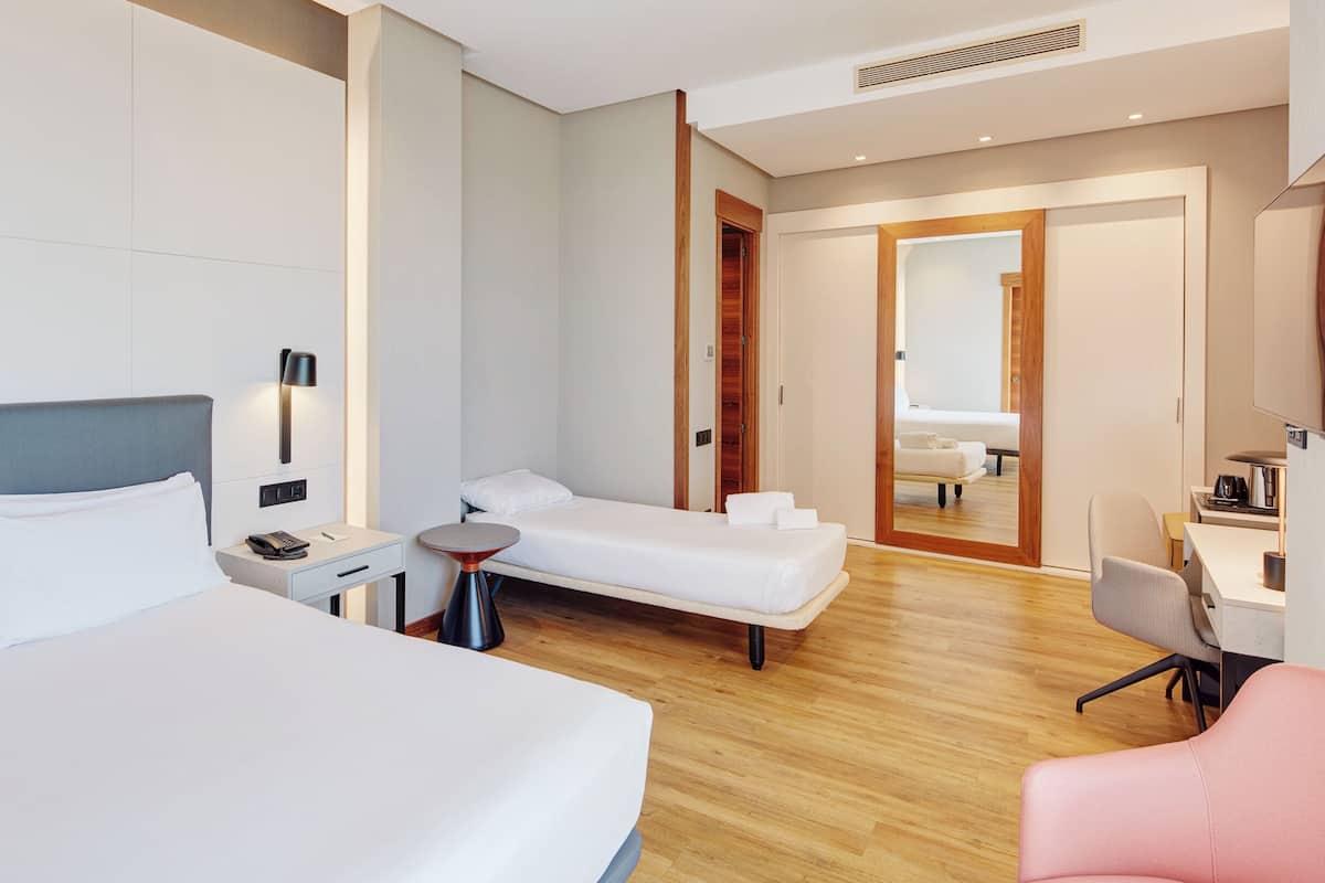 Premium bedding, down duvets, minibar, in-room safe