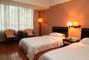 مكتب وستائر تعتيم ومكواة/لوح كي وواي فاي مجانًا