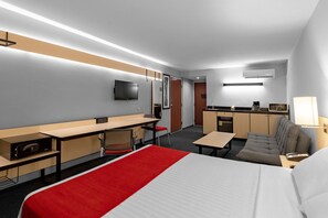 Superior Room, 1 Queen Bed with Sofa bed | Down duvets, in-room safe, desk, laptop workspace - City Express Plus by Marriott Guadalajara Expo (Zapopan)