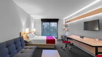 Habitación superior, 1 cama Queen size y sofá cama | Edredón, caja de seguridad en la habitación y escritorio