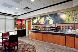 Buffet déjeuner gratuit tous les jours