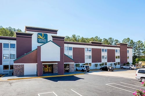 Quality Inn & Suites near Six Flags East