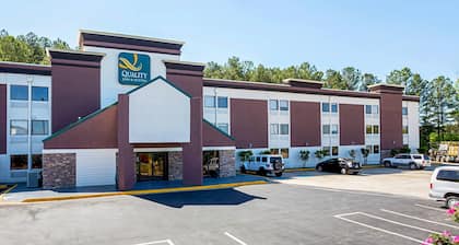 Quality Inn & Suites near Six Flags East