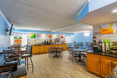 Quality Inn & Suites near Six Flags East