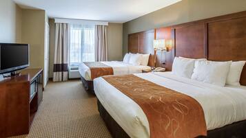 Suíte, para não fumantes | Escrivaninha, cortinas blackout, ferros/tábuas de passar roupa