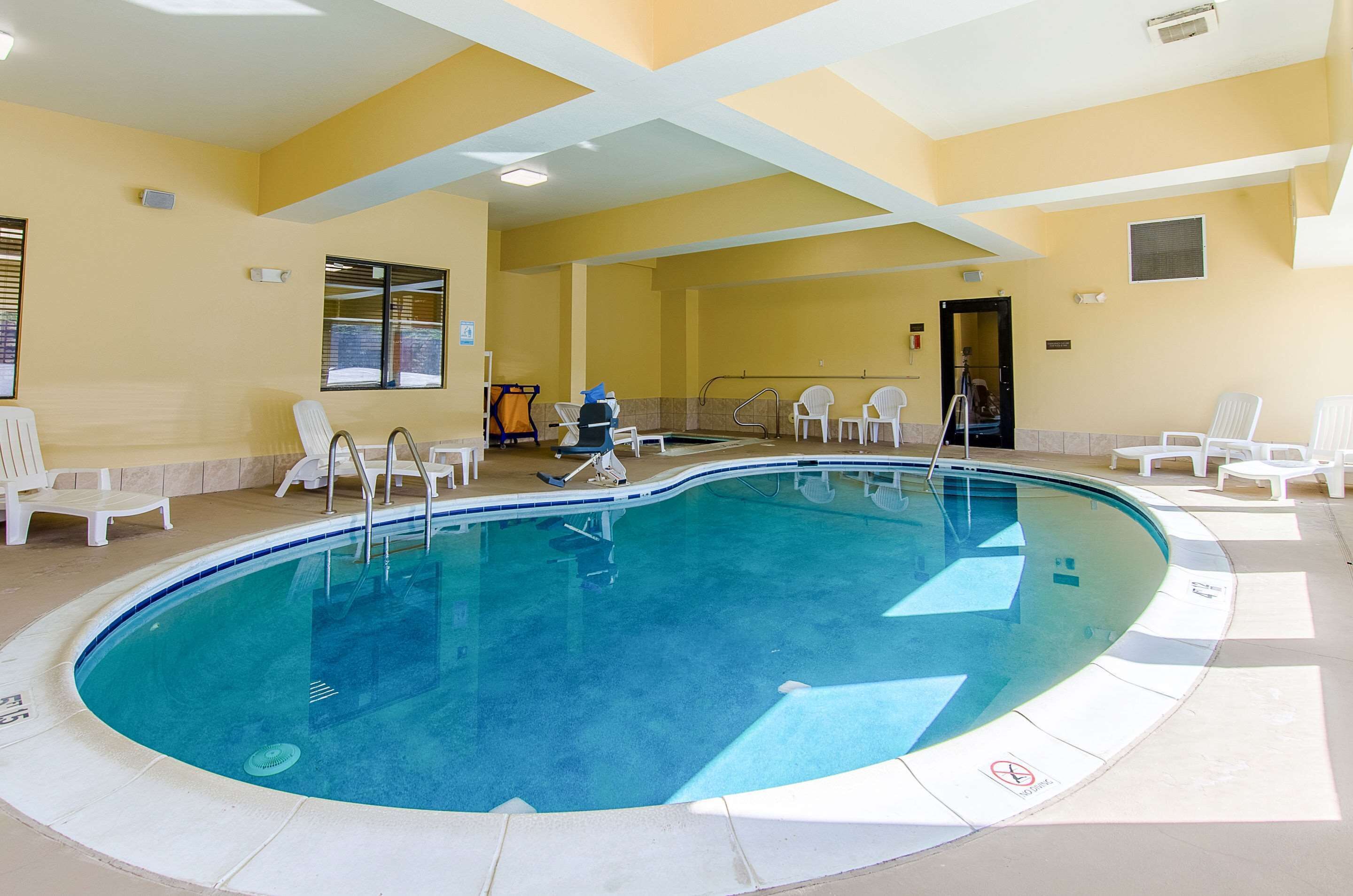 indoor pool, pool loungers