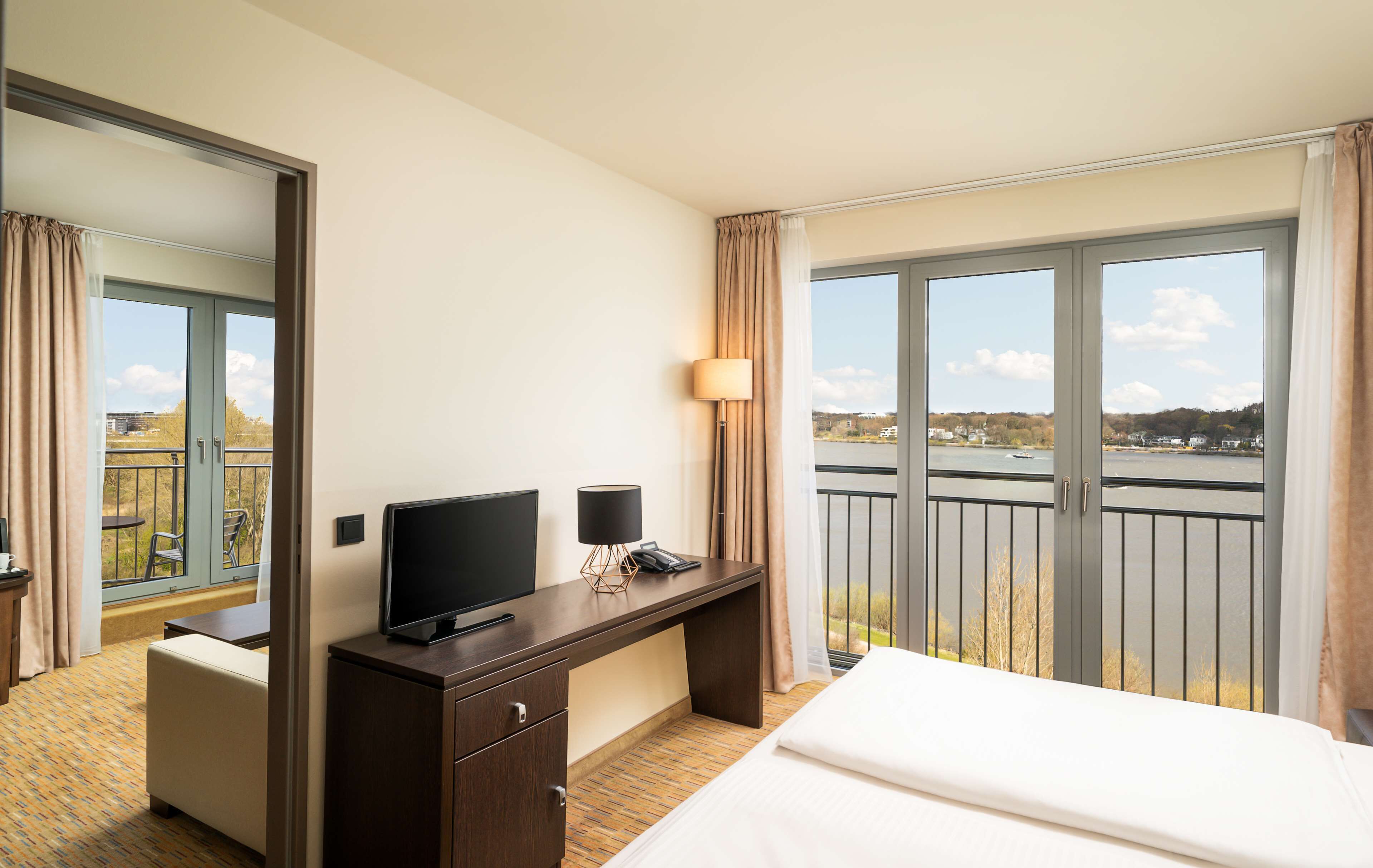 hypo-allergenic bedding, minibar, in-room safe, desk