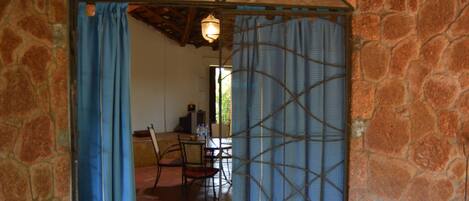 2 Bedroom Cottage Suite | Balcony