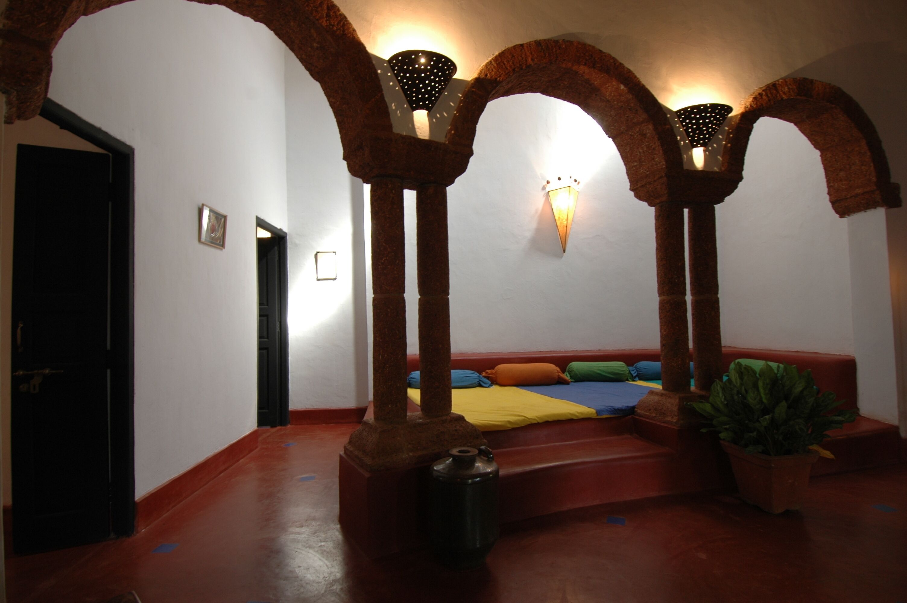 2 Bedroom Cottage Suite | Wohnbereich | 29-Zoll-Fernseher mit Kabelempfang, Bücher
